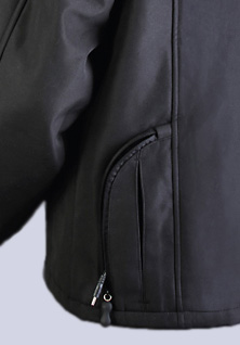 Thermo Jacket schwarz mit Batteriefach.